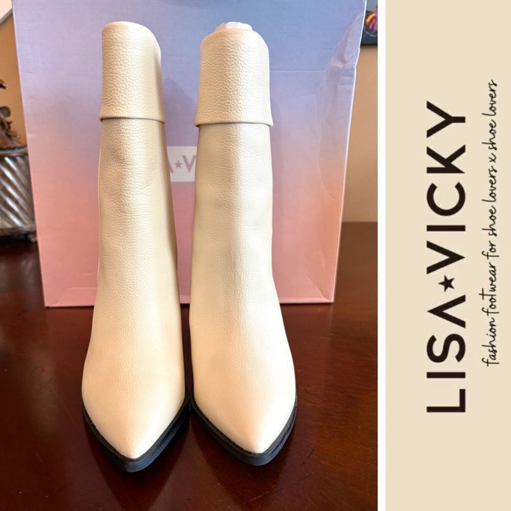 LISA VICKY (Nordstrom) - NIB - L Sz 6 Mae-V Soft Tumble Leather Booties in Cream